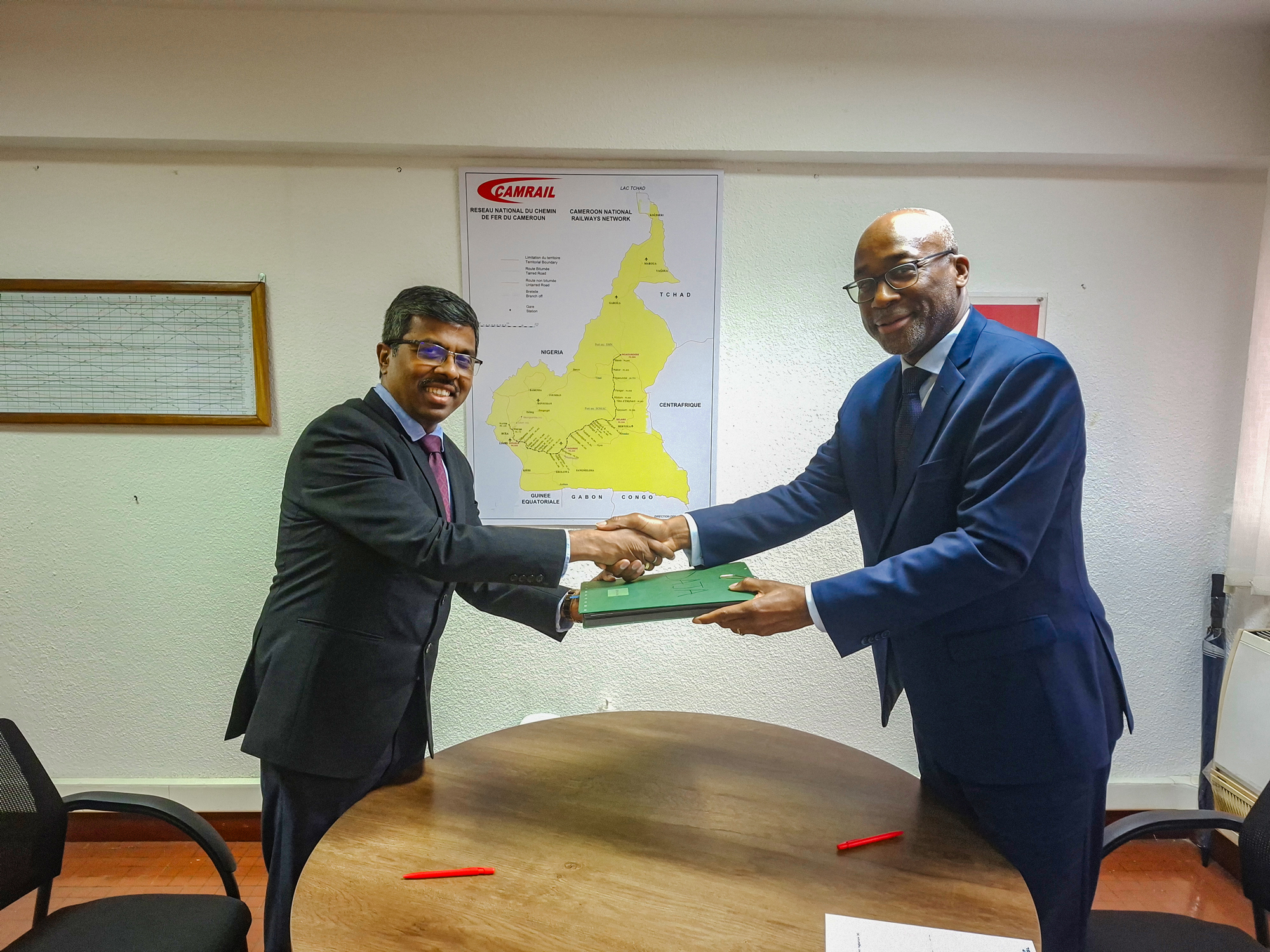 CAMRAIL-et-CAMALCO-scellent-un-accord-sur-les-opérations-de-transport-de-la-bauxite-de-Minim-Martap.jpg CAMRAIL-et-CAMALCO-scellent-un-accord-sur-les-opérations-de-transport-de-la-bauxite-de-Minim-Martap.jpg